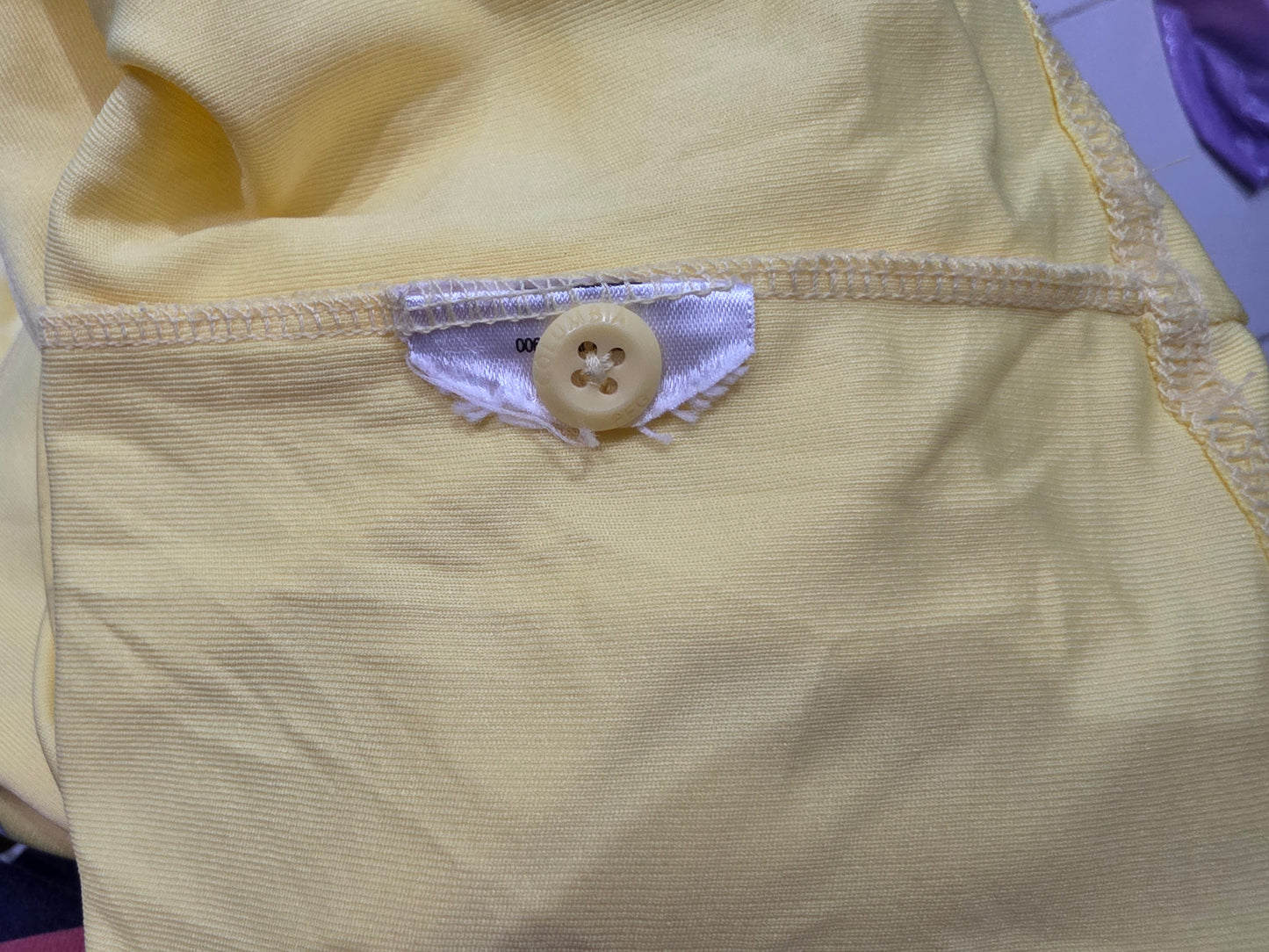 Playera Polo Columbia Mediana Amarillo (Usado)