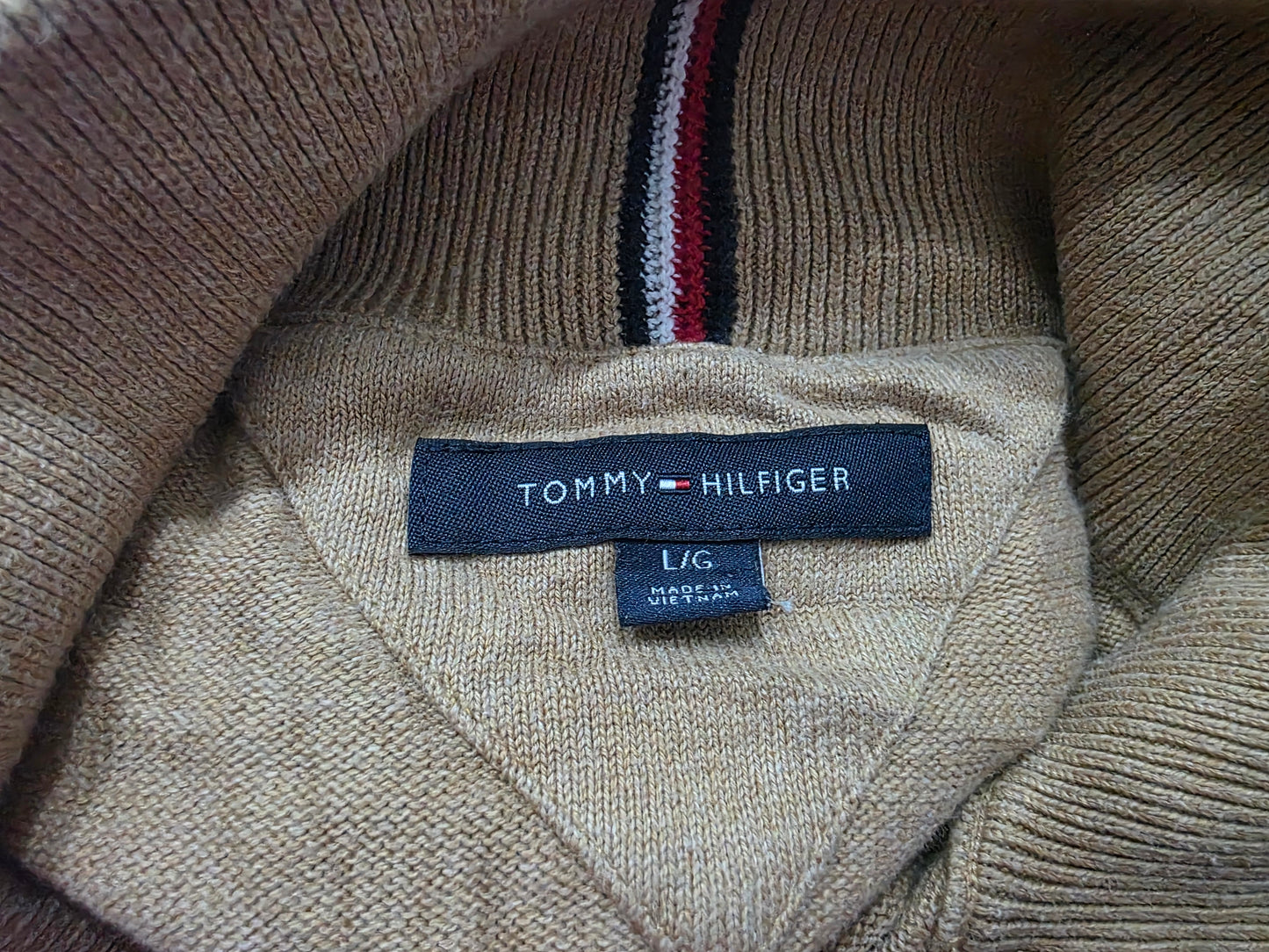 Sueter Tommy Hilfiger Grande L Cierre Corto Cafe