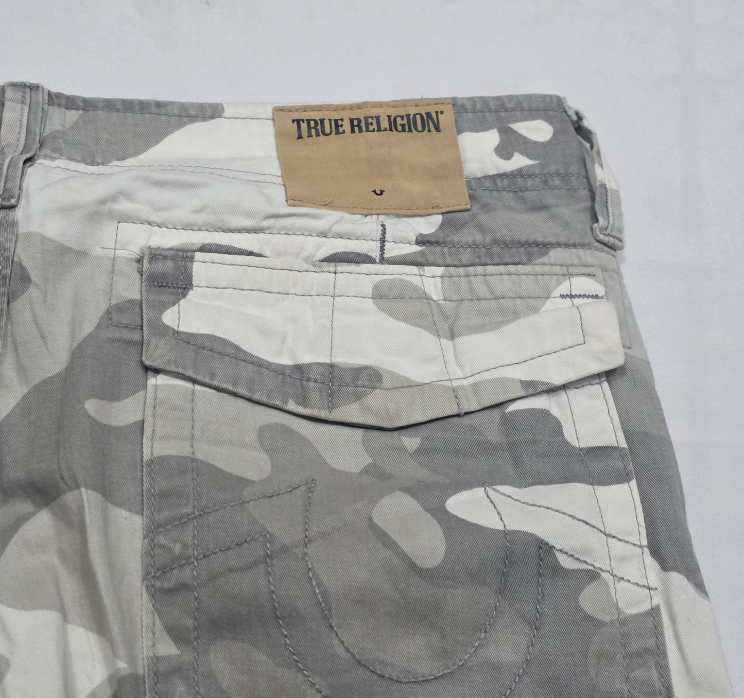 Bermuda True Religion Talla 34 Verde Militar Claro