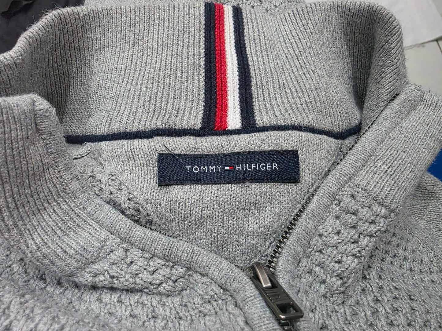 Sueter Cierre Corto Tommy Hilfiger Xgrande Xl Gris Claro
