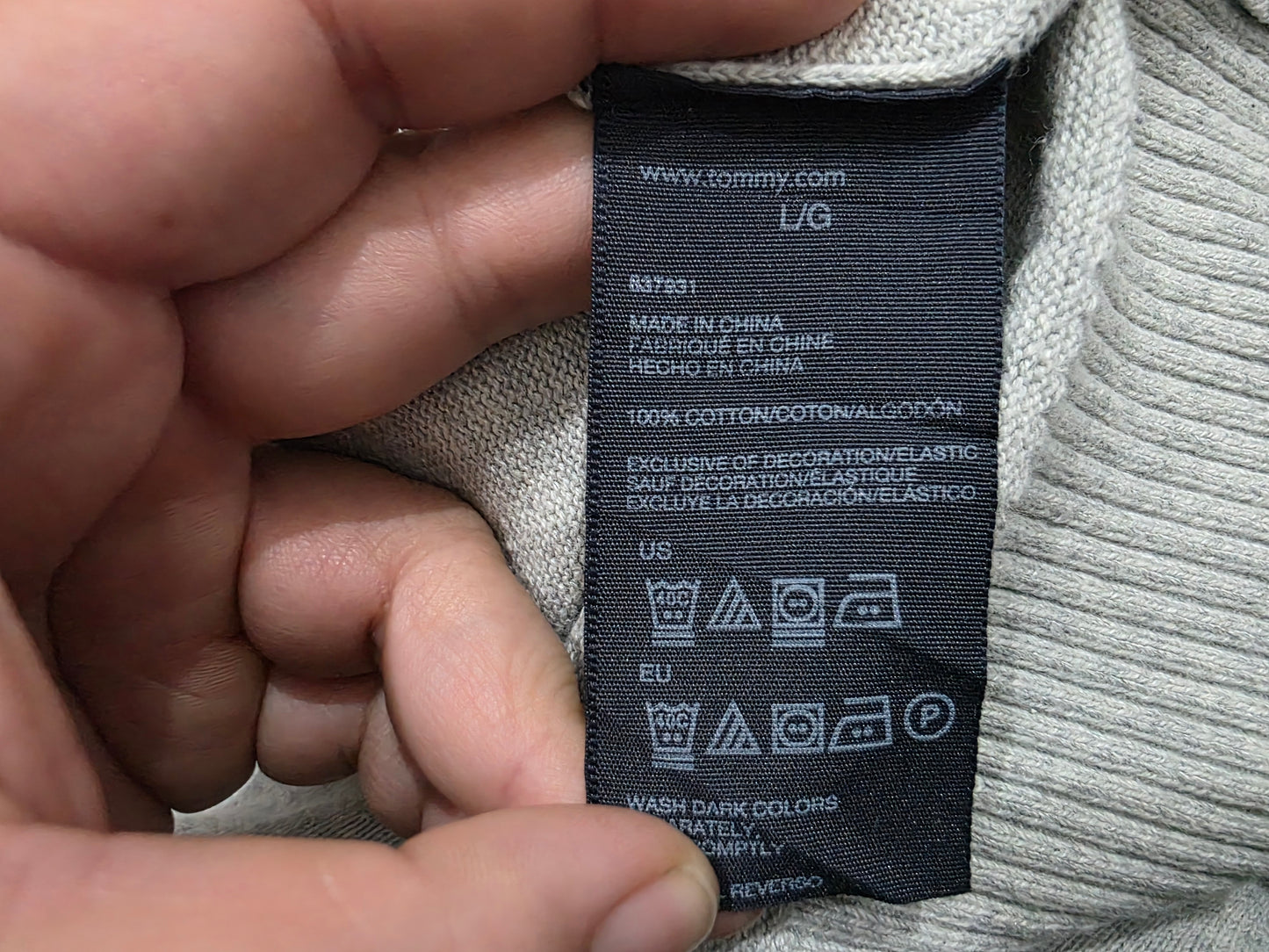 Sueter Tommy Hilfiger Grande L Gria Cuello V (Usado)