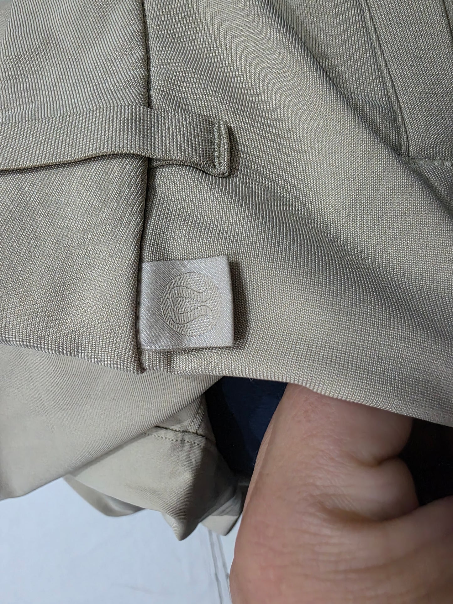 Bermuda Lululemon Talla 34 Comission Classic Cafe Claro (Usado)