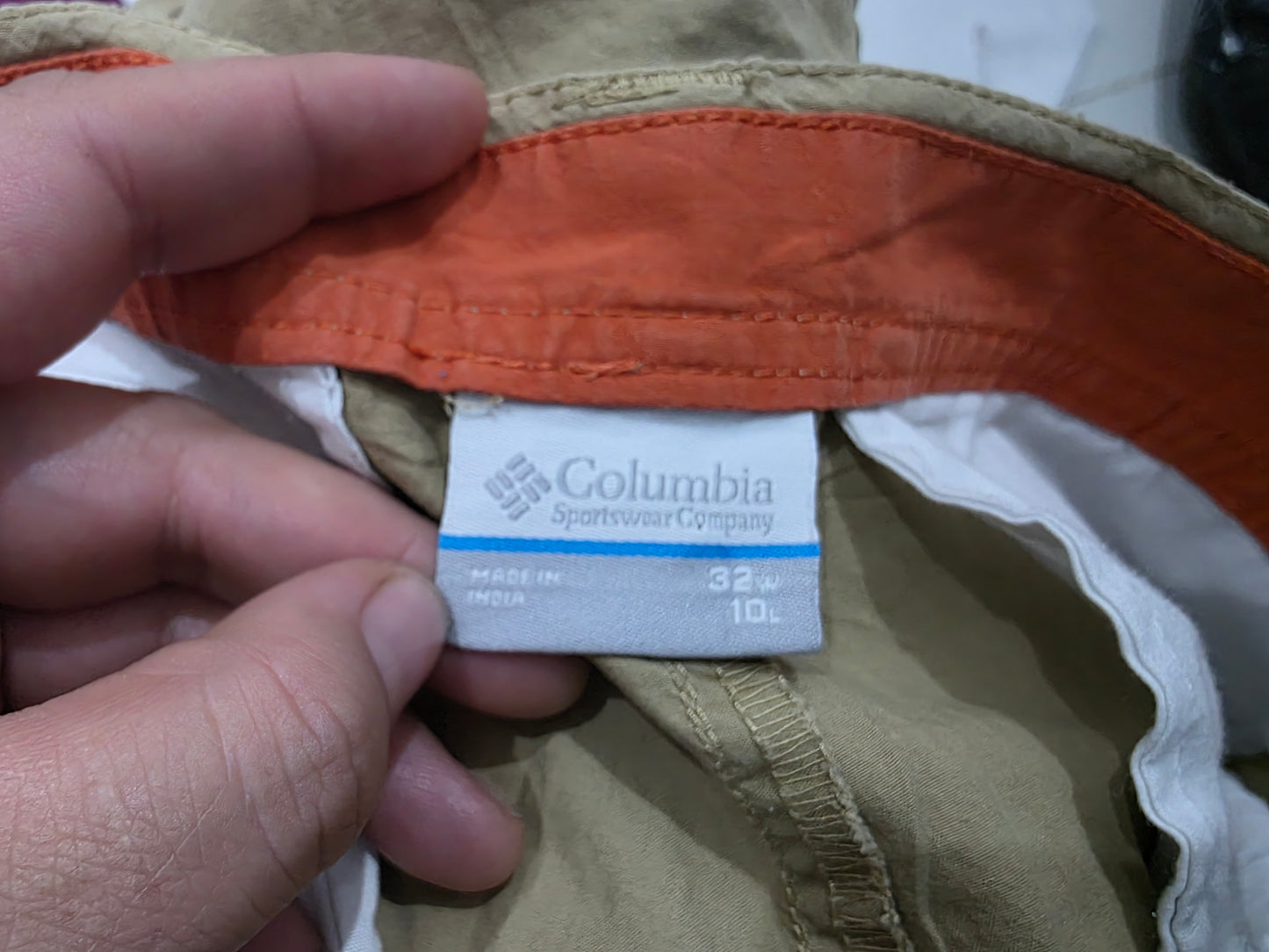 Bermuda Columbia Talla 32 Cafe (Usado)