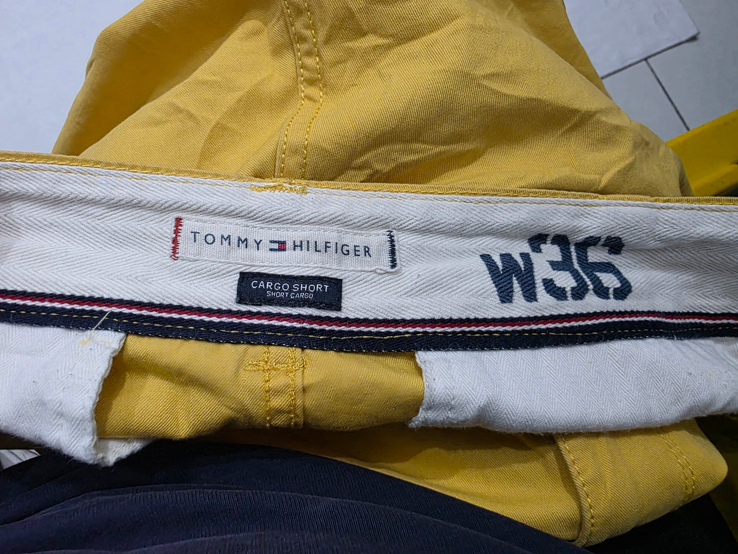 Bermuda Cargo Tommy Hilfiger Talla 36 Mostaza (Usado)