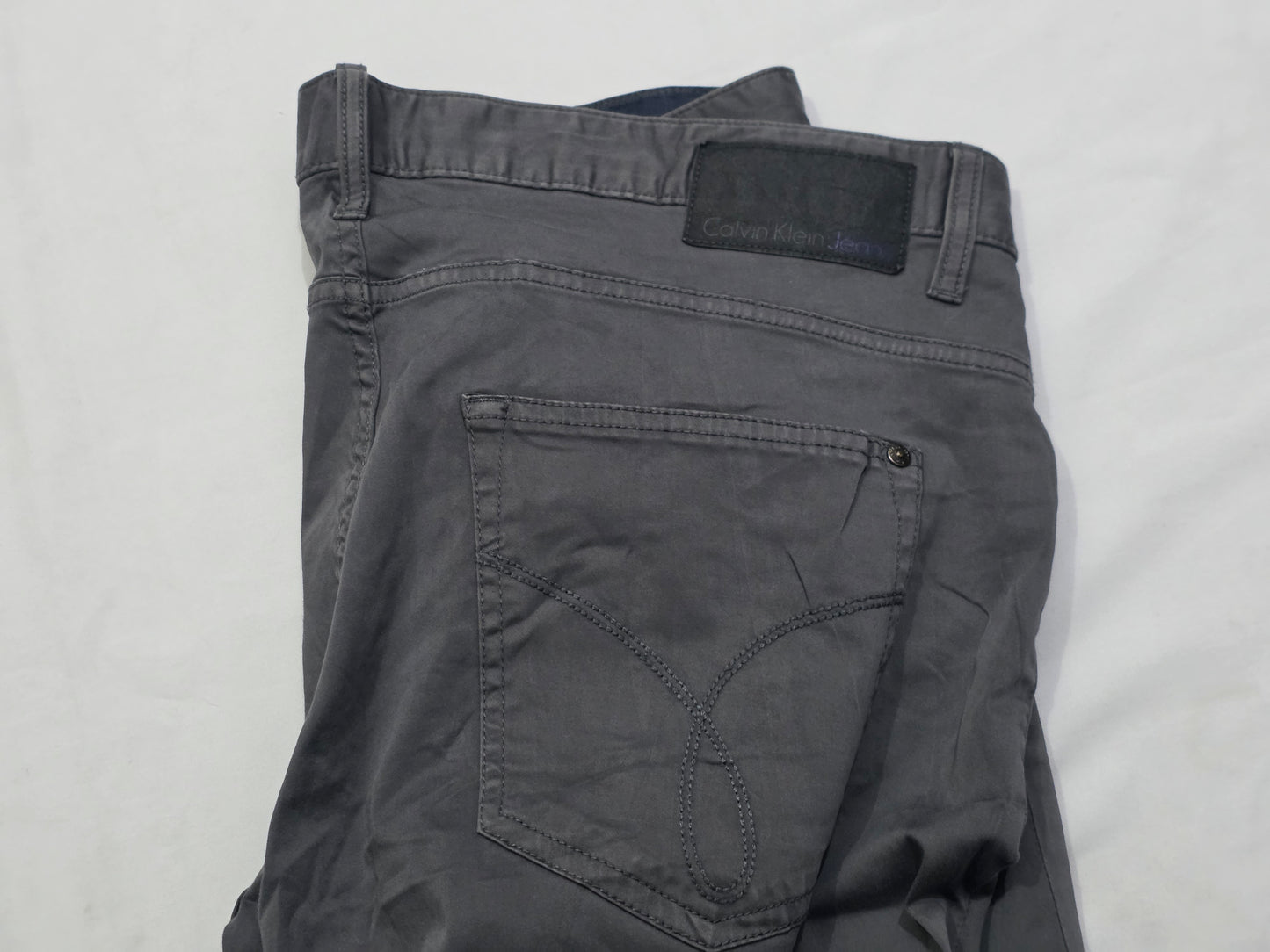 Pantalon Slim Recto Calvin Klein 38x30 Gris