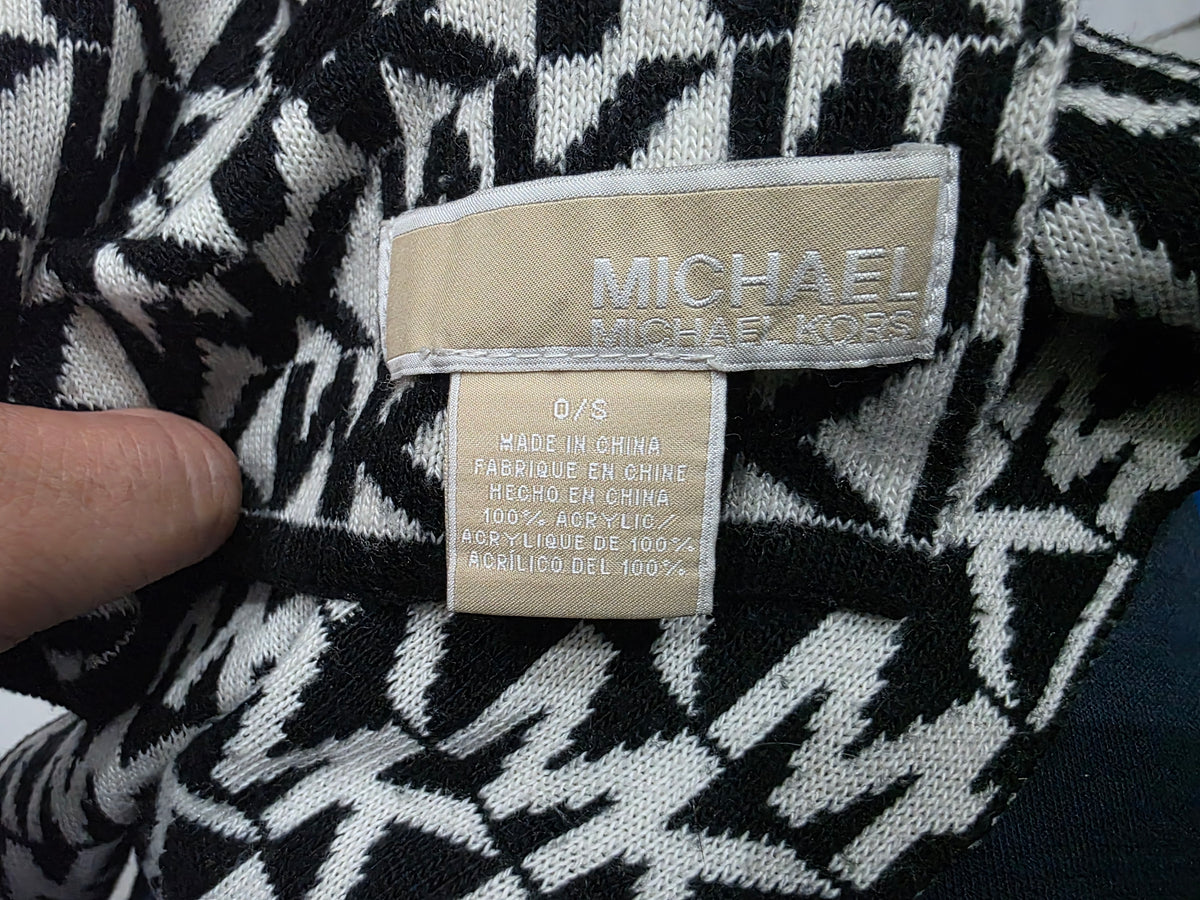Bufanda Michael Kors Uni Negro Letras (Usado)