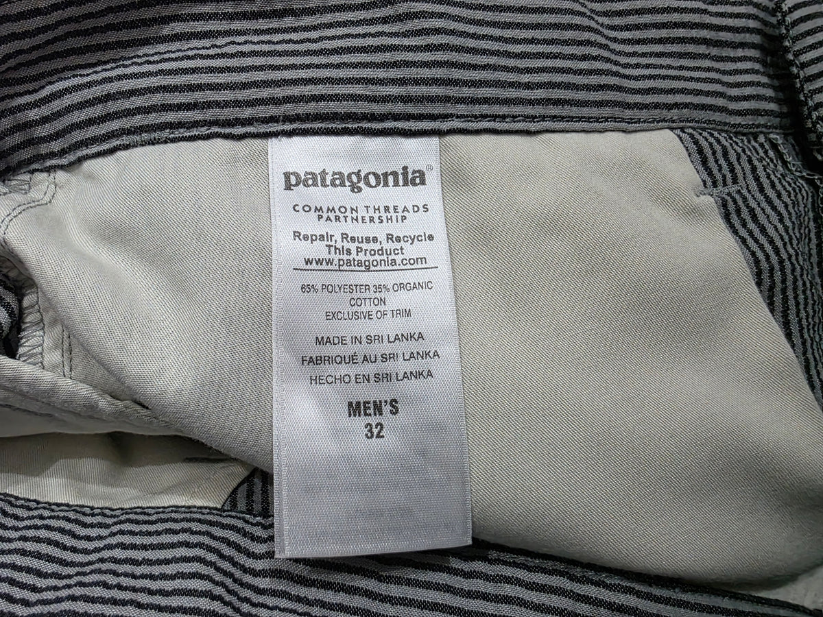 Bermuda Patagonia Talla 32 Lineas Gris Y Negro (Usado)