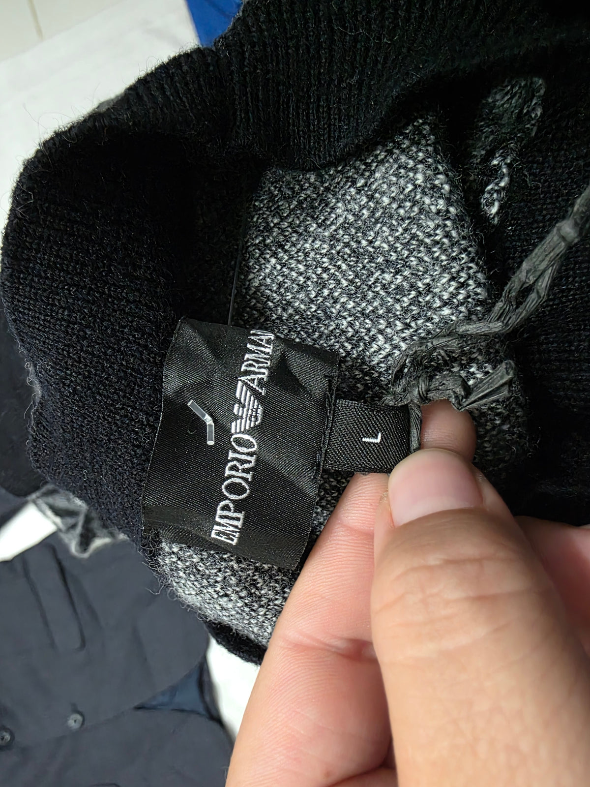 Sueter Emporio Armani Grande L Gris Figuras (Usado)