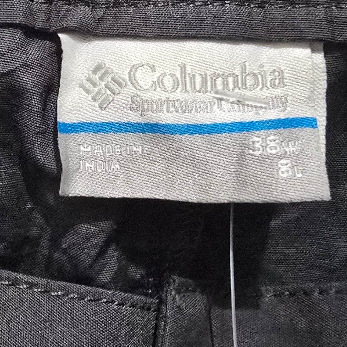 Bermuda Columbia Talla 38 Gris