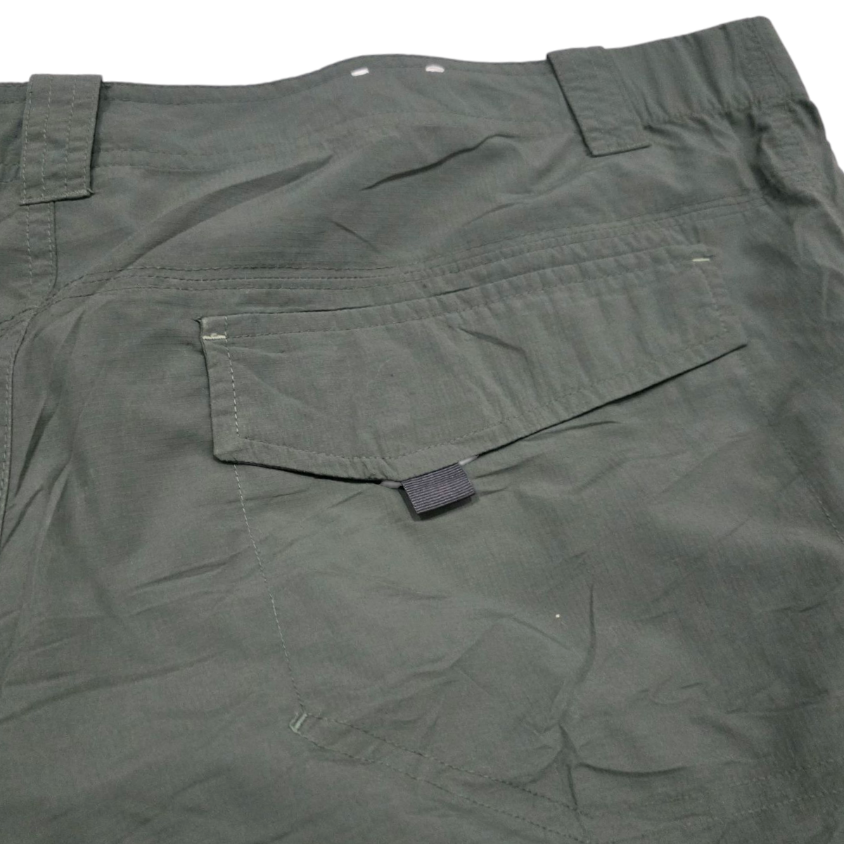 Bermuda Columbia Talla 42 Verde