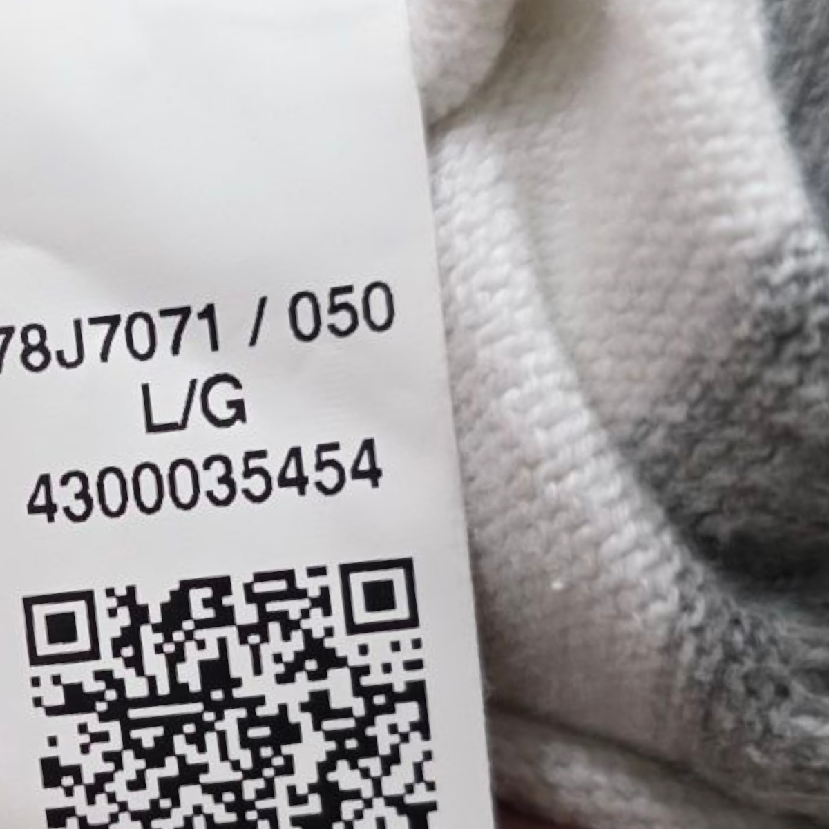 Sueter Tommy Hilfiger Grande L Gris Con Lineas Blancas