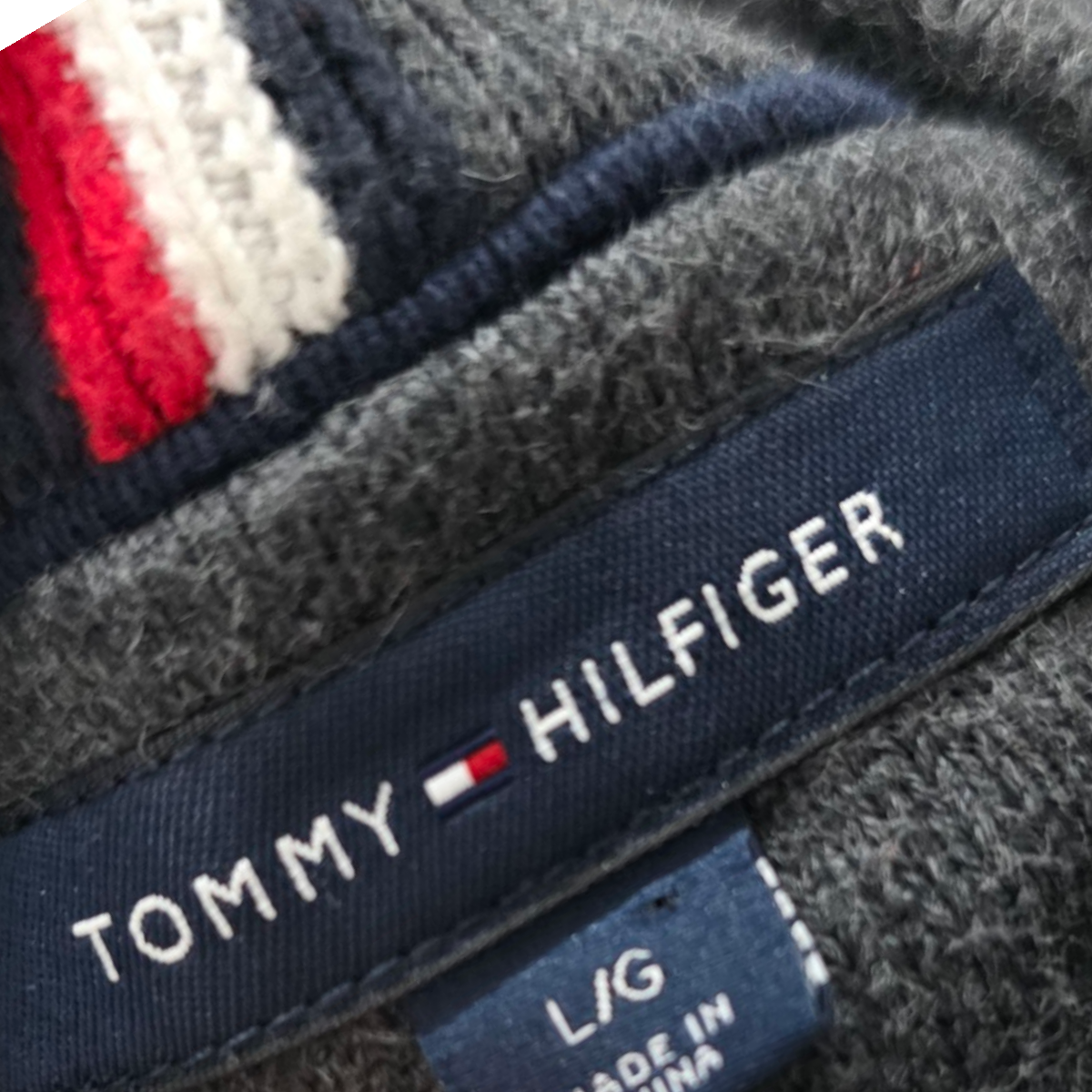 Sueter Tommy Hilfiger Grande L Gris Medio Cierre