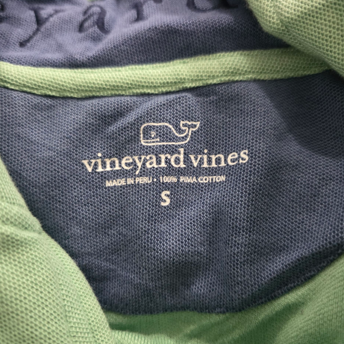Sueter Vineyard Vines Chico S Verde medio cierre
