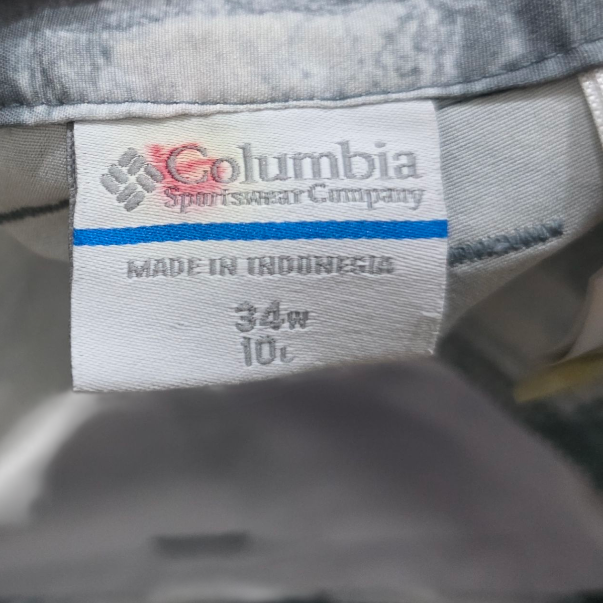 Bermuda Columbia Talla 34 Gris Con Destapador