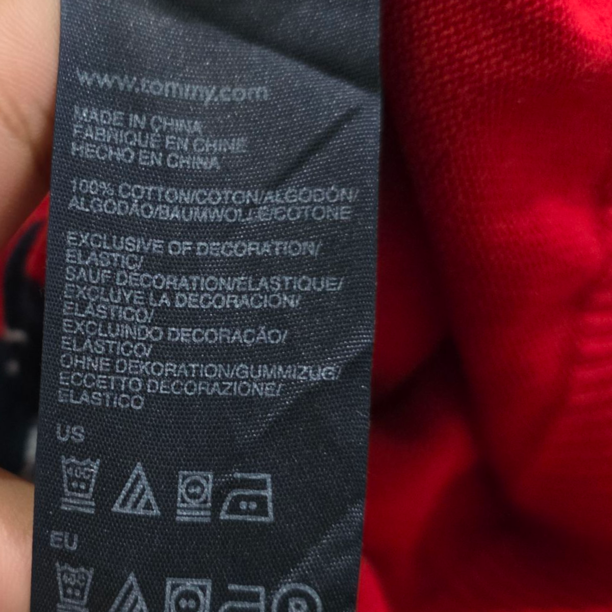 Sueter Tommy Hilfiger Chico S Rojo Figuras