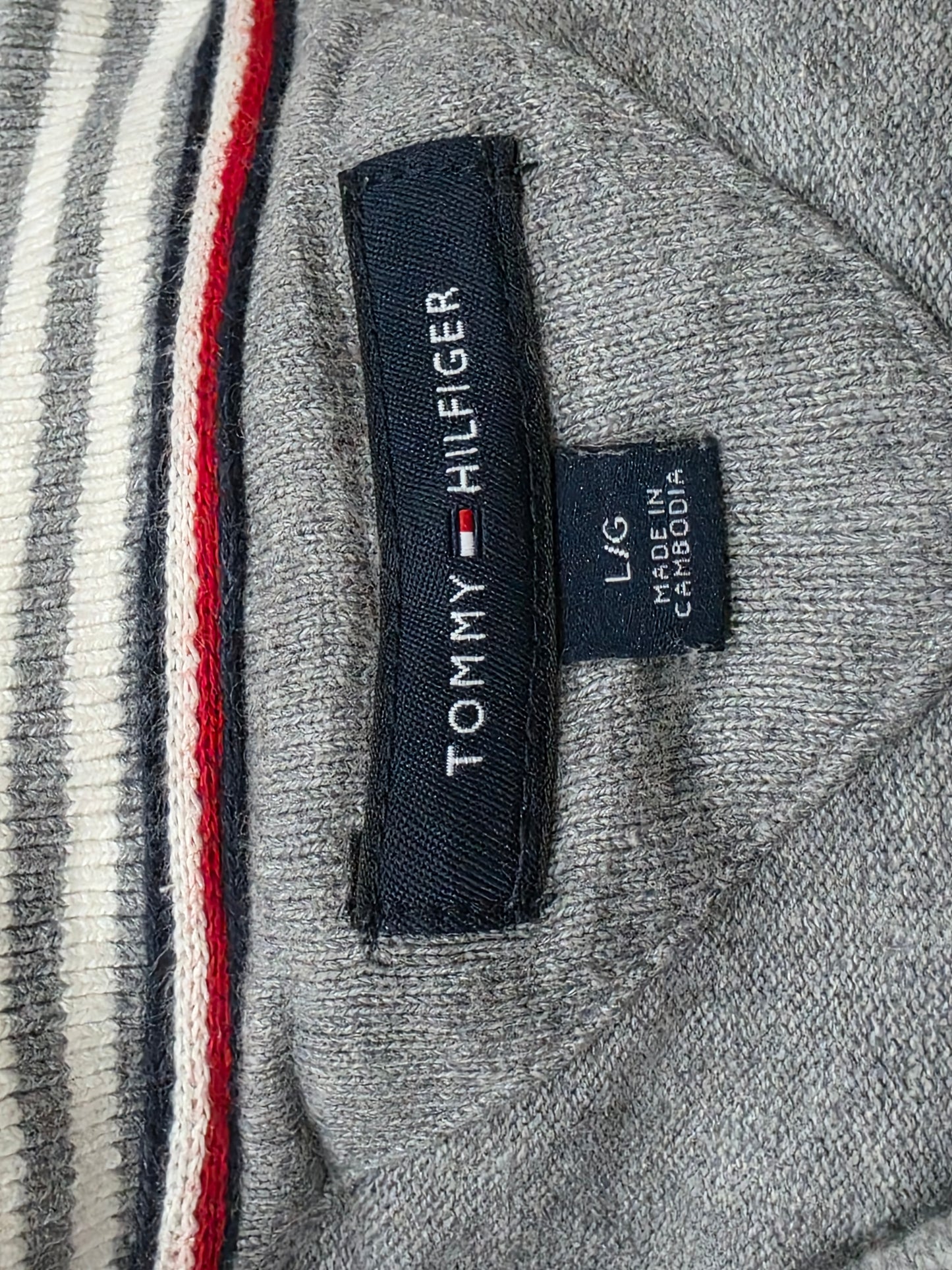Sueter Tommy Hilfiger Grande L Gris Lineas Blanco