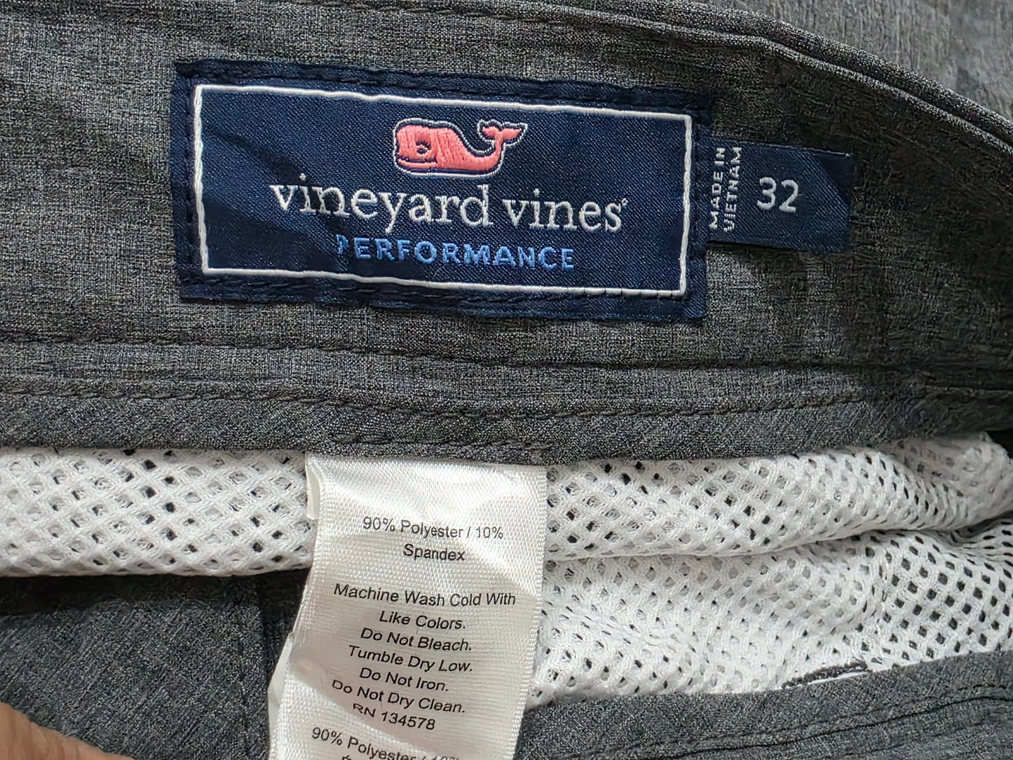 Bermuda Vineyard Vines Talla 32 Performance Gris