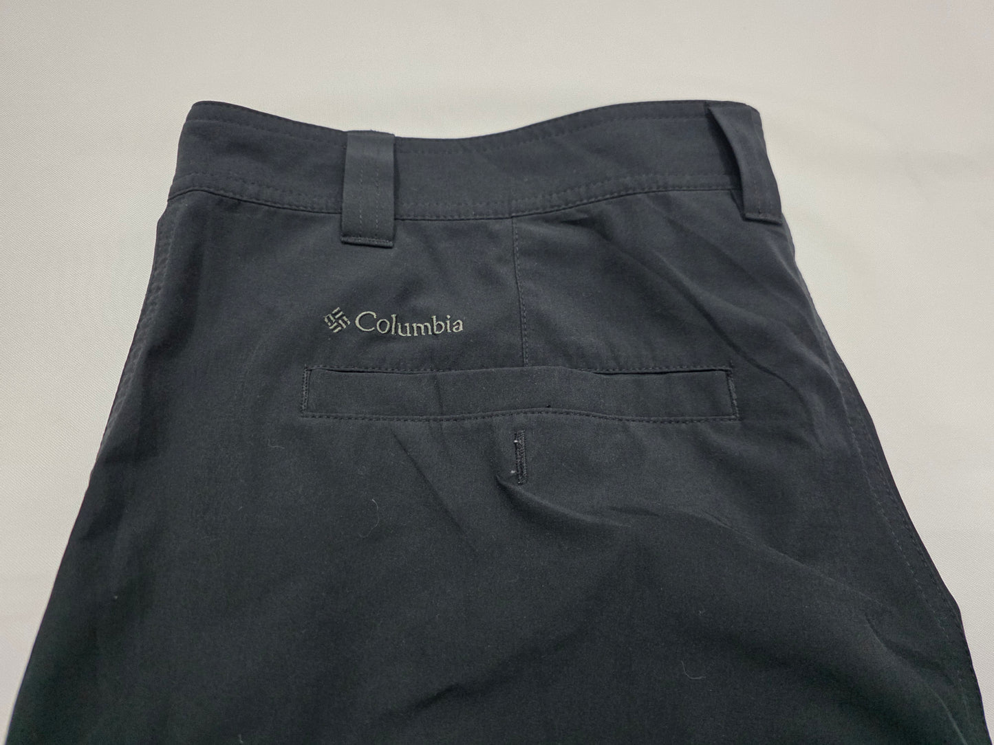 Bermuda Columbia Talla 40 Negro