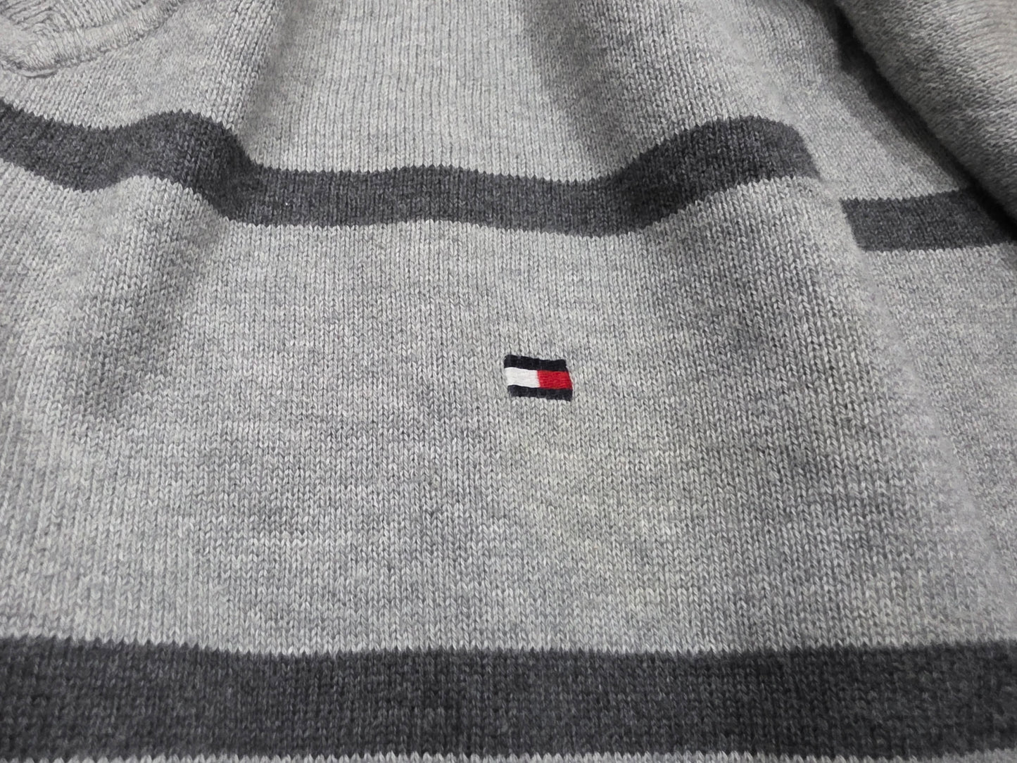 Sueter Tommy Hilfiger Xgrande Xl Gris Linea