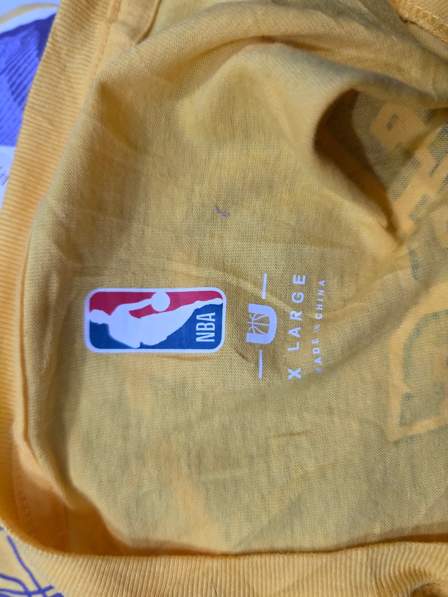 Playera UNK Xgrande XL Lakers Amarilla Lebron James