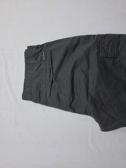 Bermuda Columbia Talla 32 Gris Oscuro