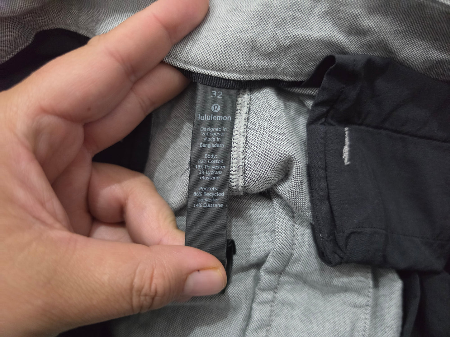 Bermuda Lululemon Talla 32 Gris