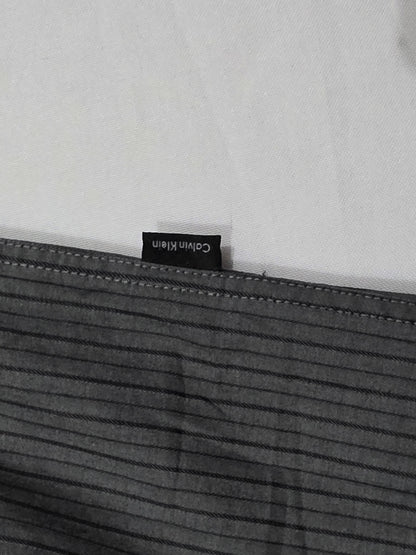 Camisa Calvin Klein Mediana Gris Lineas (Usado)
