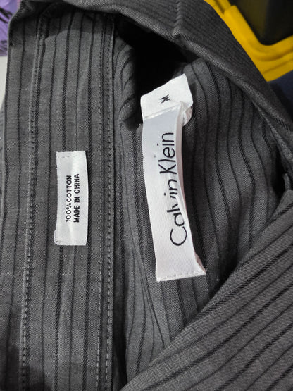Camisa Calvin Klein Mediana Gris Lineas (Usado)