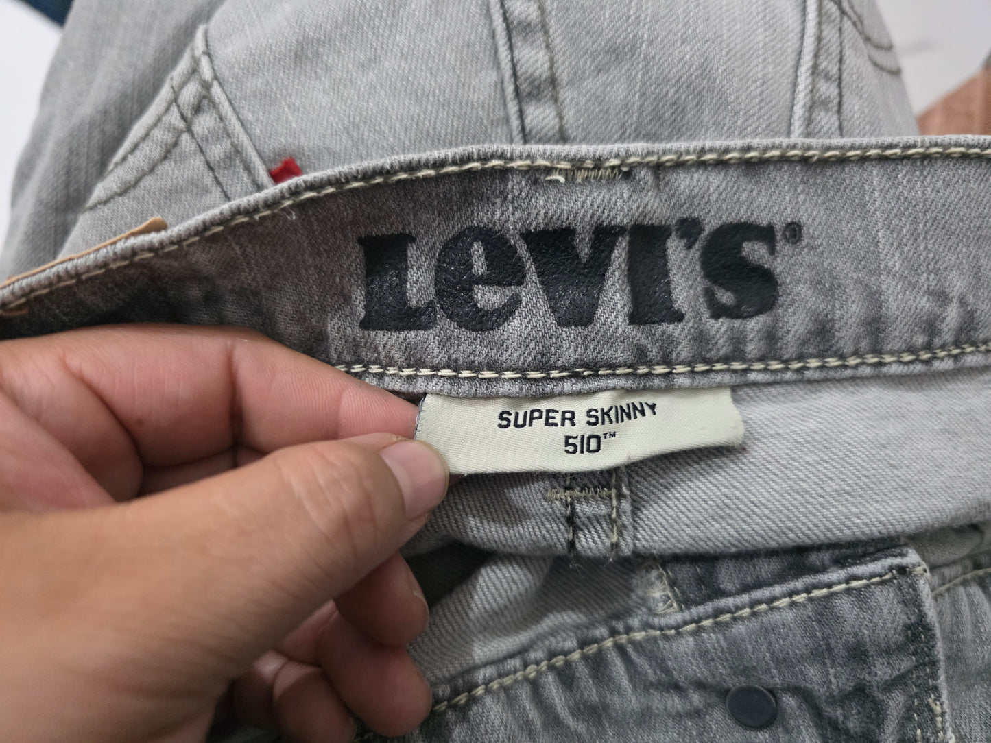 Pantalon Levis 510 30x03 Slim Recto Gris