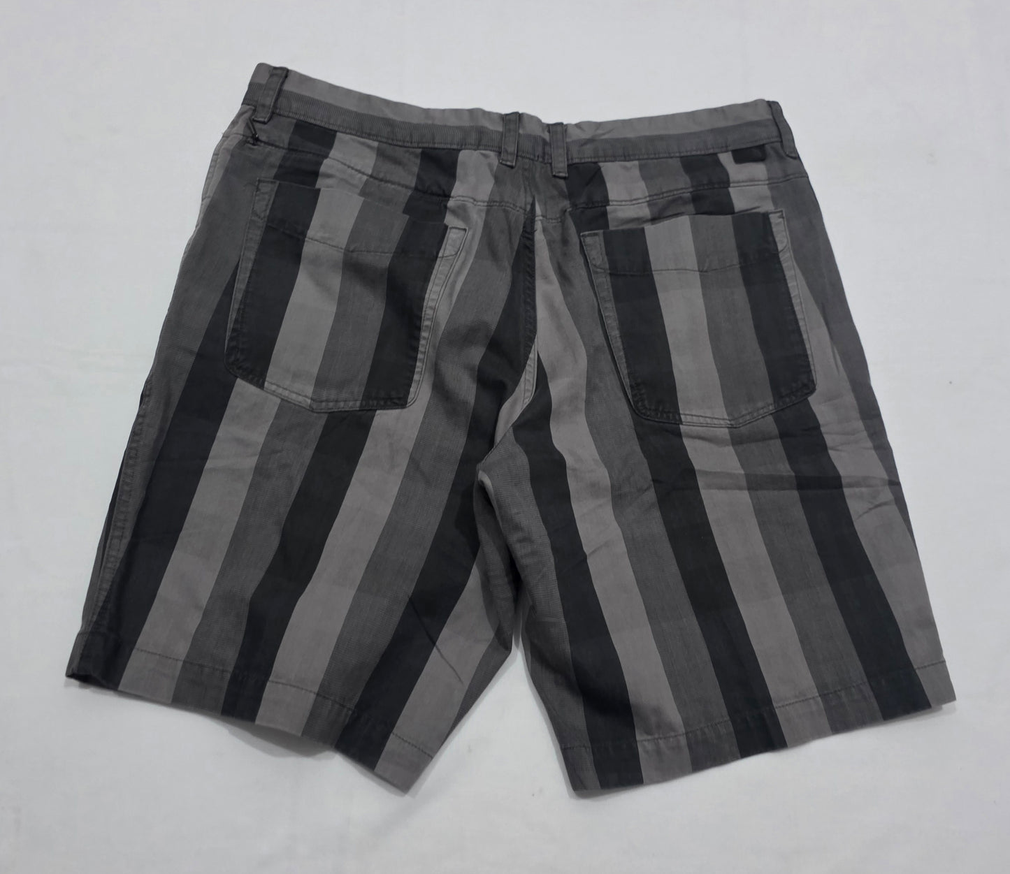 Bermuda The North Face Talla 36 Lineas Gris Negro