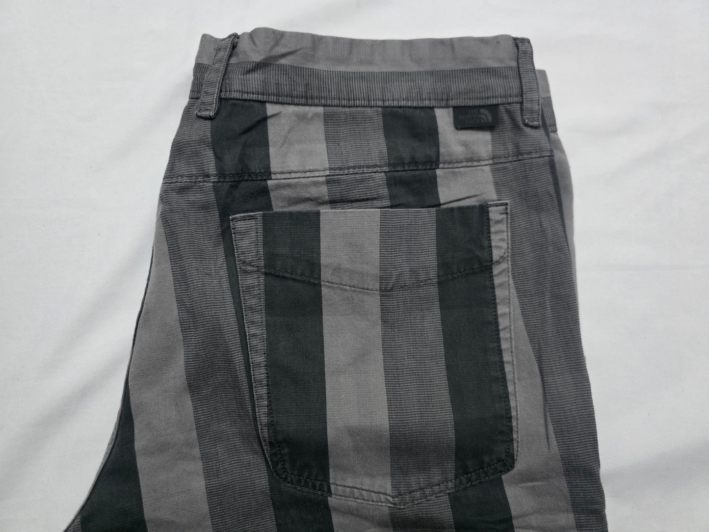 Bermuda The North Face Talla 36 Lineas Gris Negro