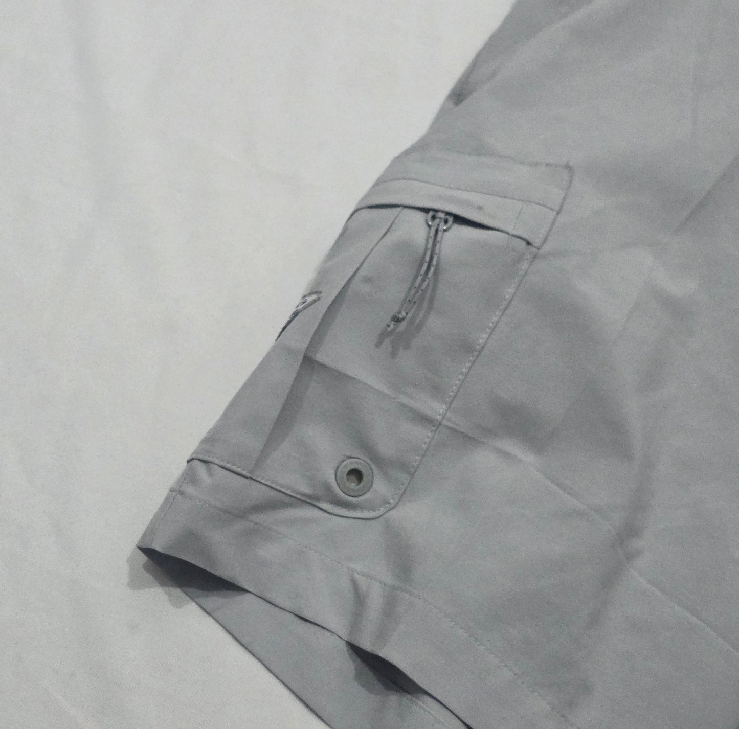 Bermuda Columbia Talla 34 Gris Claro (Usado)