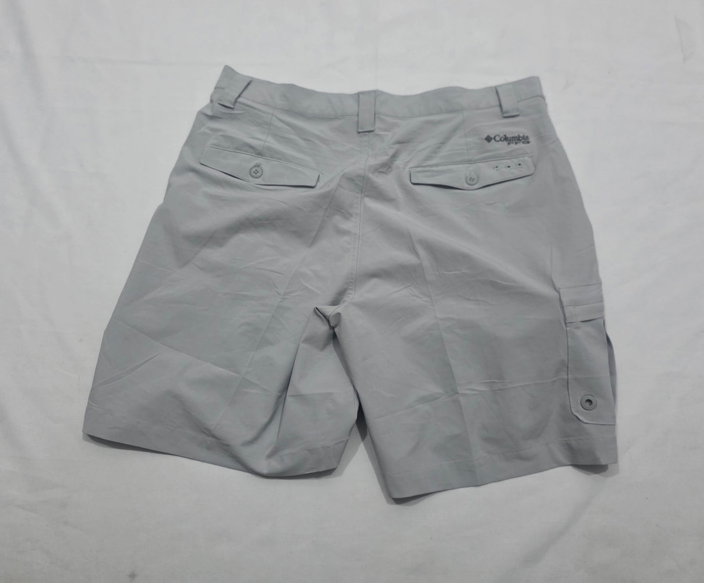 Bermuda Columbia Talla 34 Gris Claro (Usado)