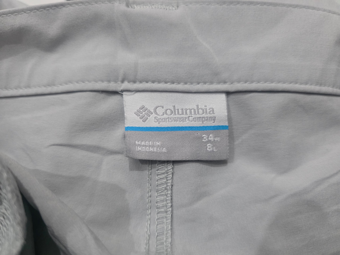 Bermuda Columbia Talla 34 Gris Claro (Usado)