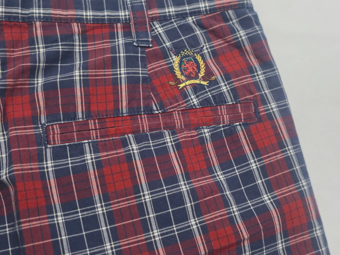Bermuda Tommy Hilfiger Talla 32 Cuadro Vino (Usado)