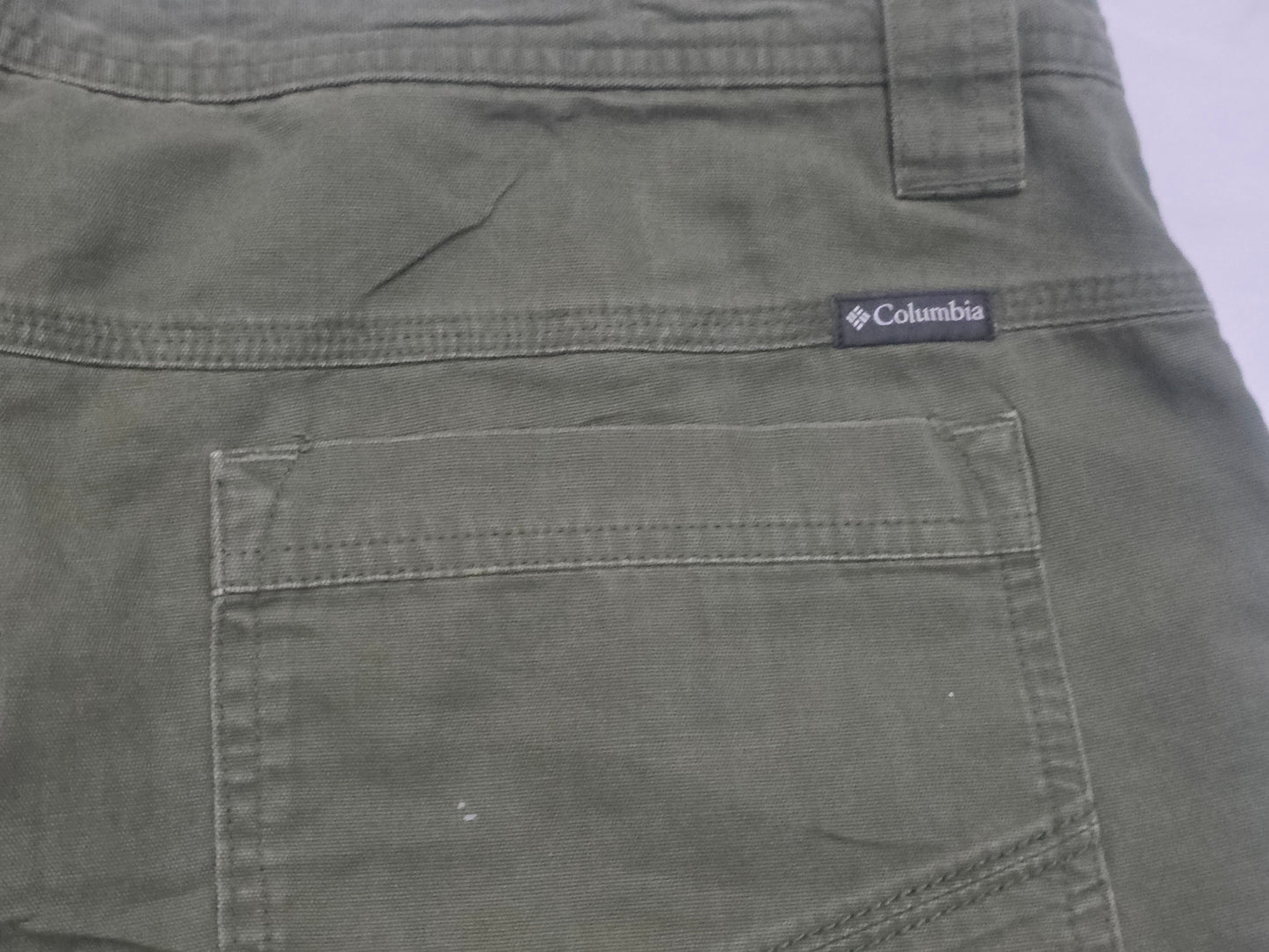 Bermuda Columbia Talla 40 Verde (Usado)