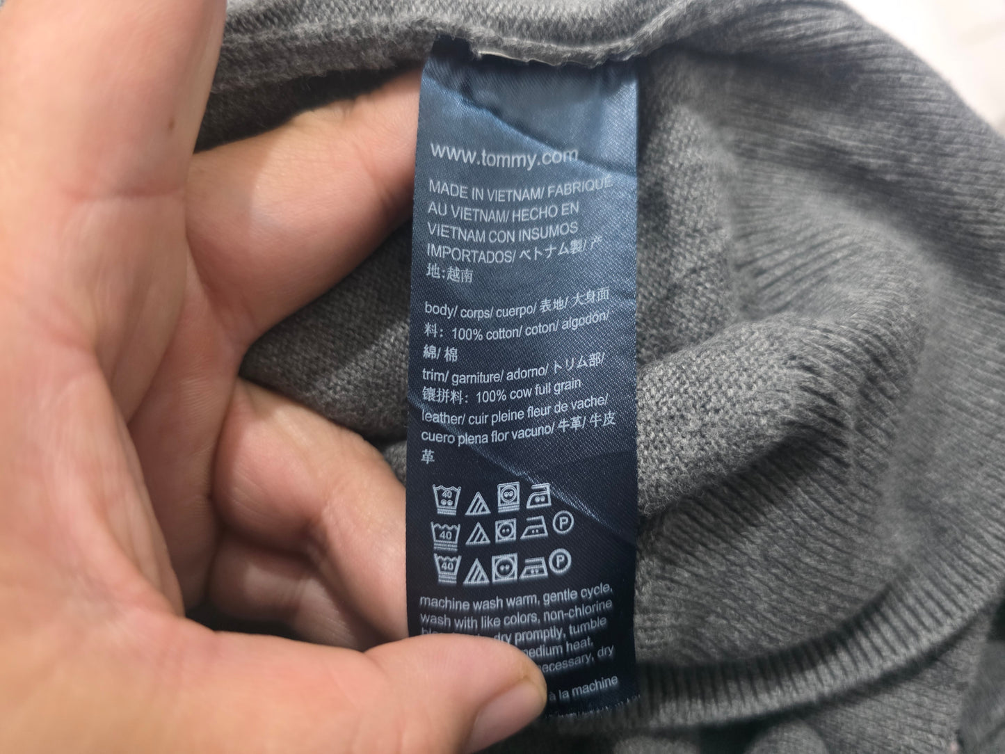 Sueter Tommy Hilfiger Grande L Gris Cierre Corto (Usado)
