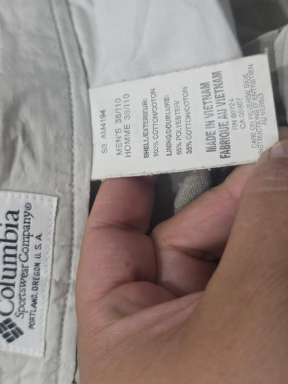 Bermuda Columbia Talla 38 Gris Verdoso (Usado)