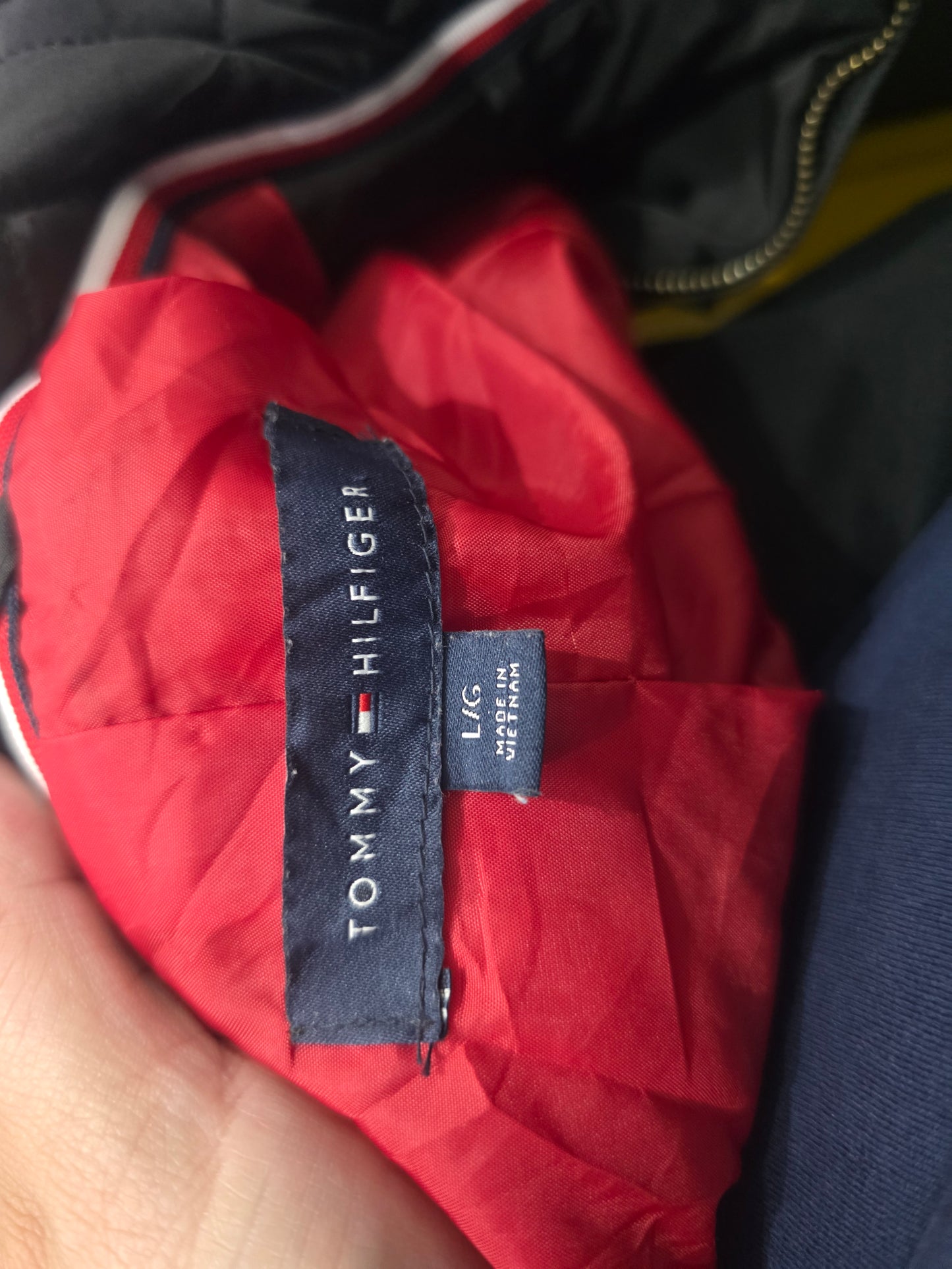 Chamarra Tommy Hilfiger Grande L Mujer Color Negro (Usado)
