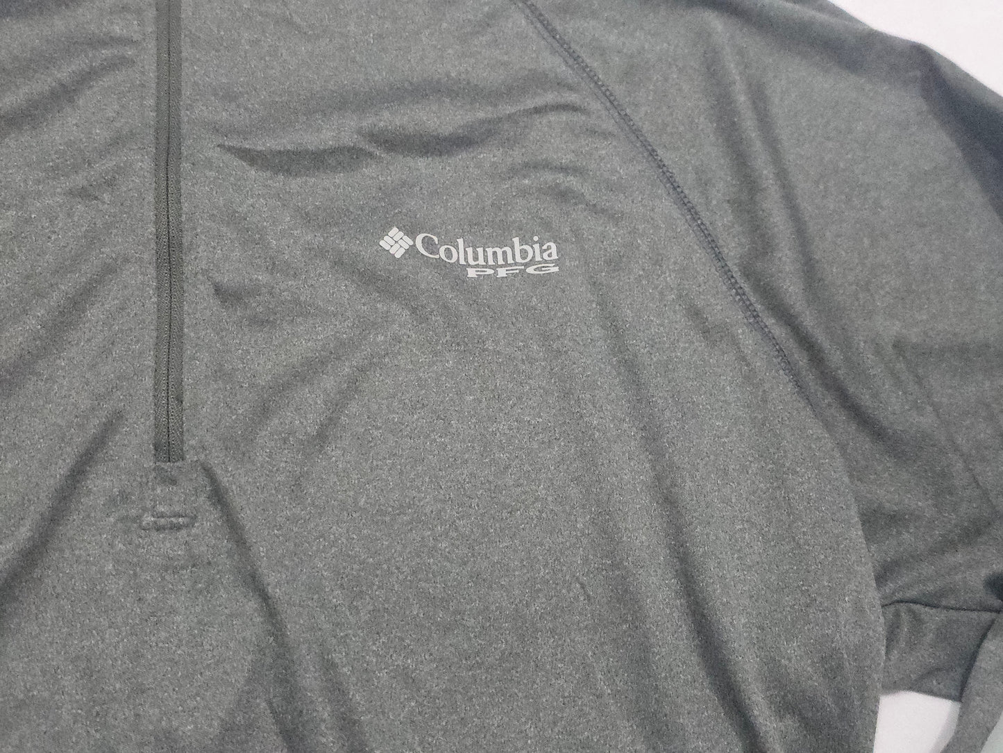 Playera Manga Larga Columbia Grande L Gris Cierre Corto (Usado)