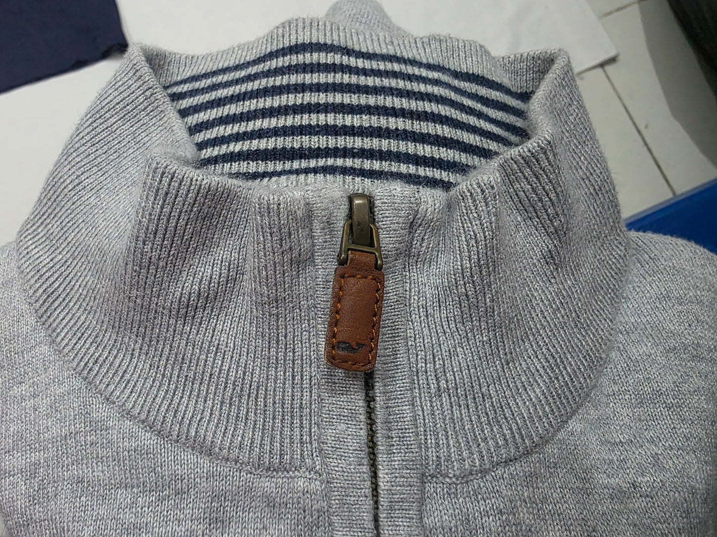 Sueter Vineyard Vines Grande L Gris Cierre Corto