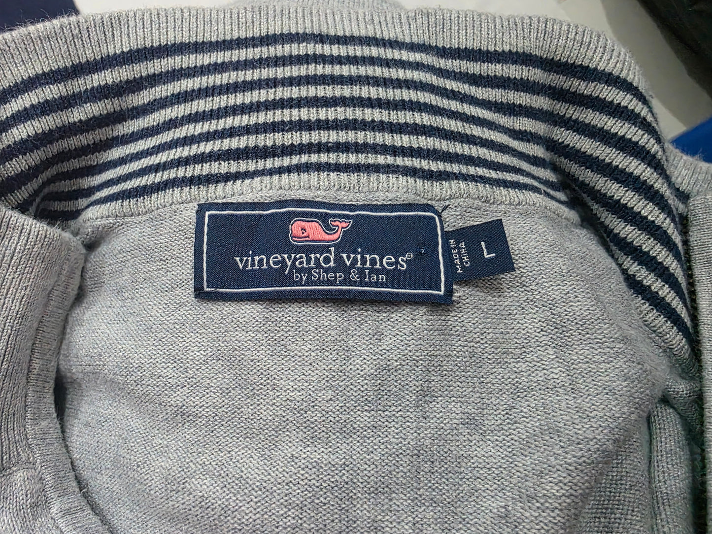 Sueter Vineyard Vines Grande L Gris Cierre Corto