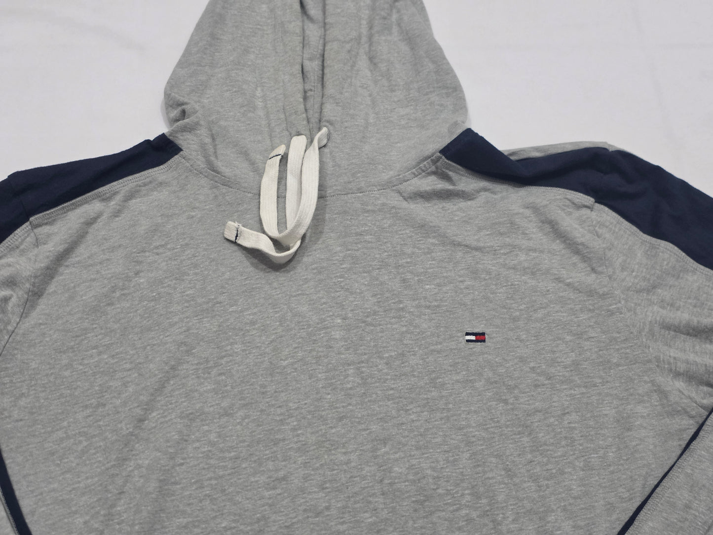 Playera Con Gorro Tommy Hilfiger Grande L Gris Manga Larga