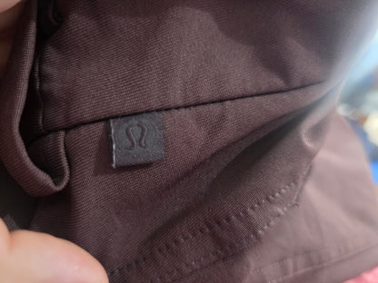 Bermuda Lululemon Talla 38 Vino