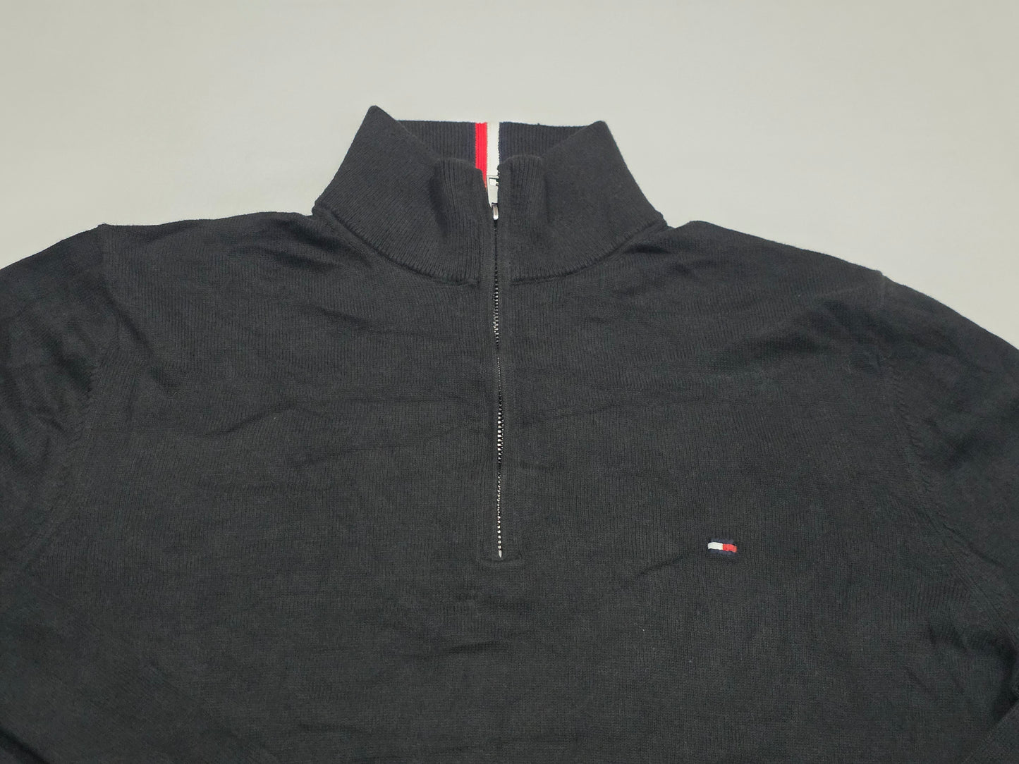 Sueter Tommy Hilfiger Grande L Negro Cierre Corto (Usado)