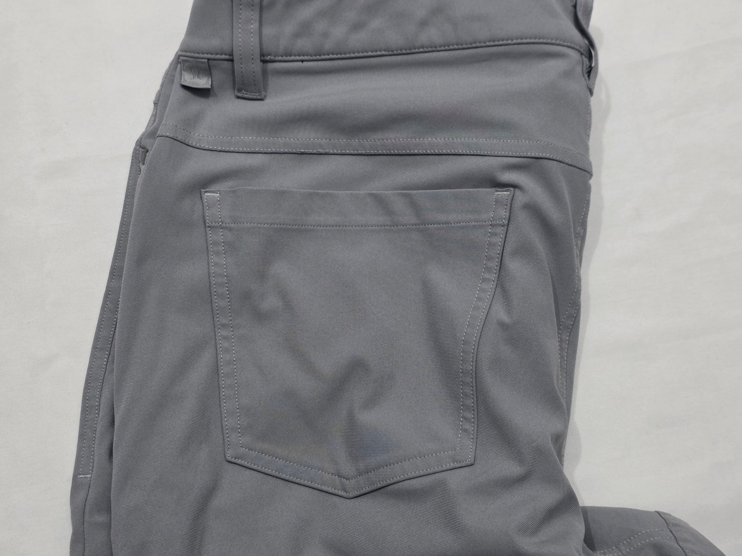 Pantalon Deportivo Lululemon 32 Gris (Usado)