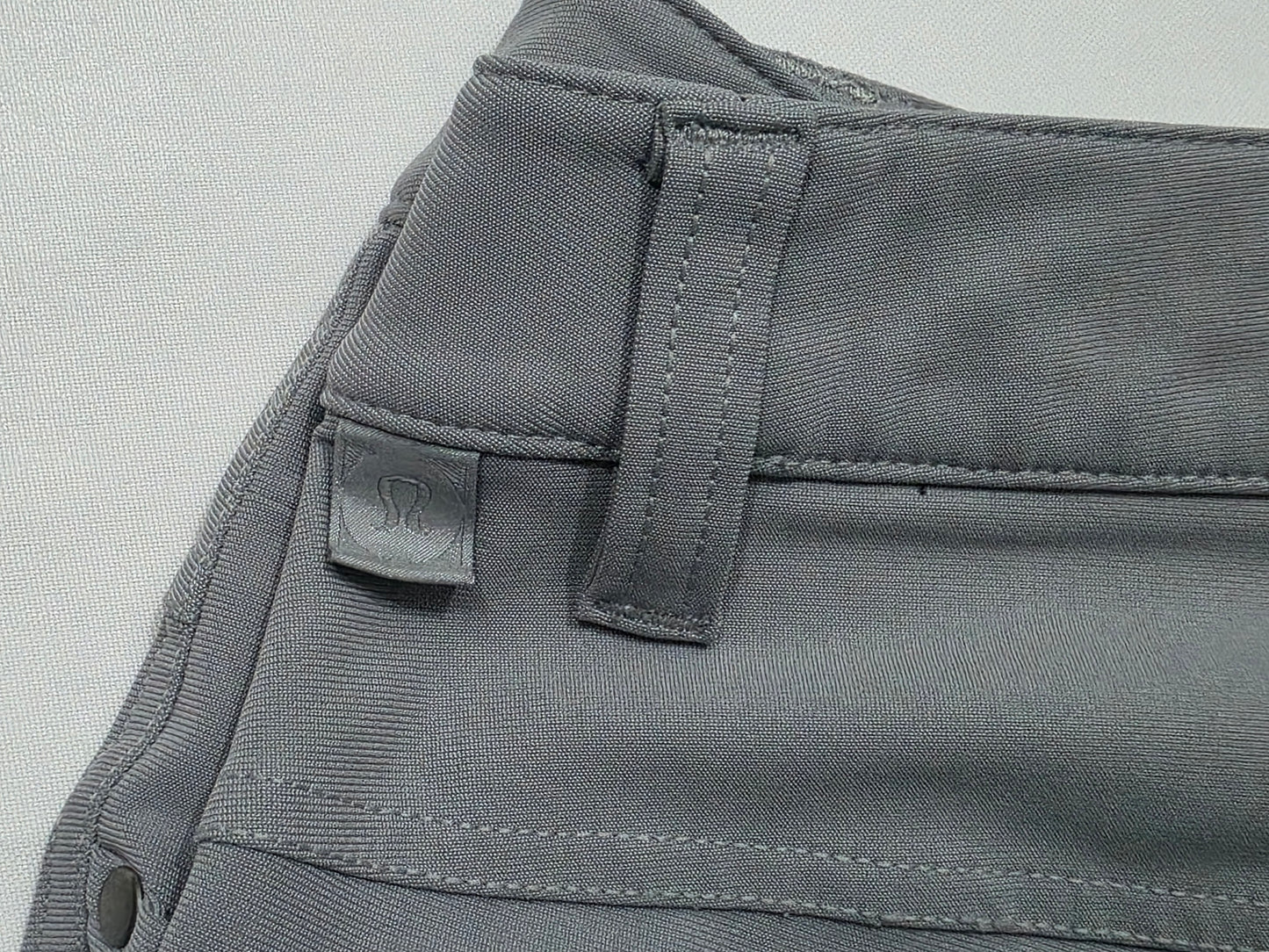 Pantalon Deportivo Lululemon 32 Gris (Usado)