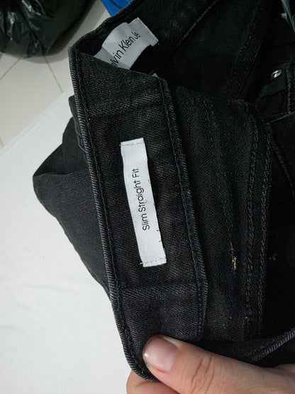 Pantalon Slim Recto Calvin Klein 32x29 Negro (Usado)
