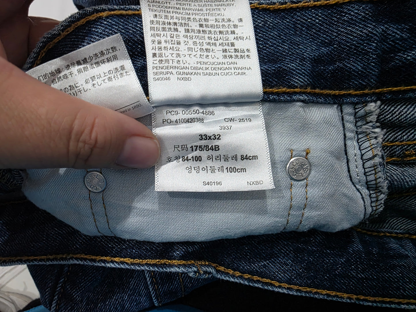 Pantalon Recto Levis 550 33x32 Azul Marino (Usado)