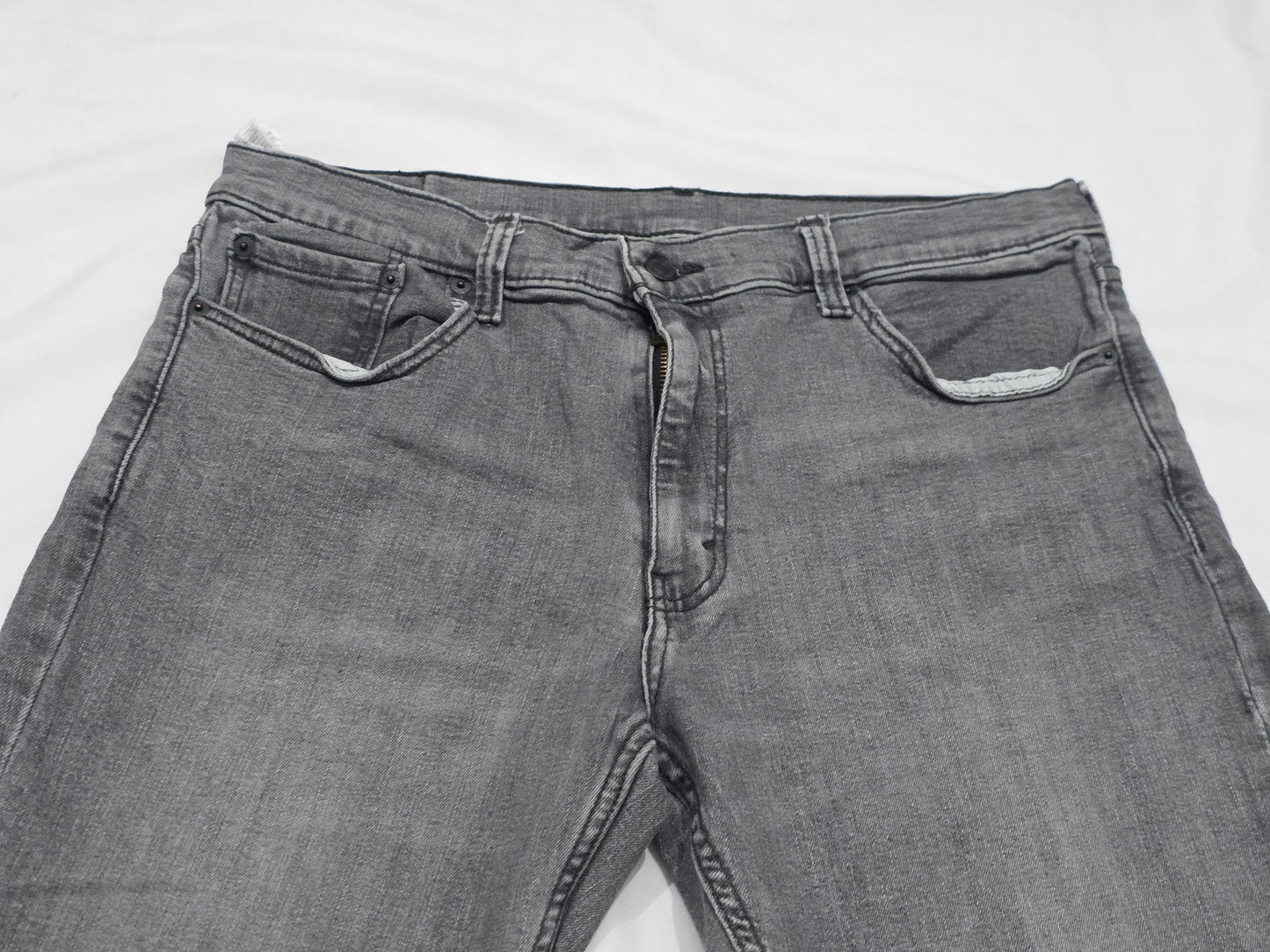 Pantalon Slimfit Levis 511 36x30 Gris (Usado)